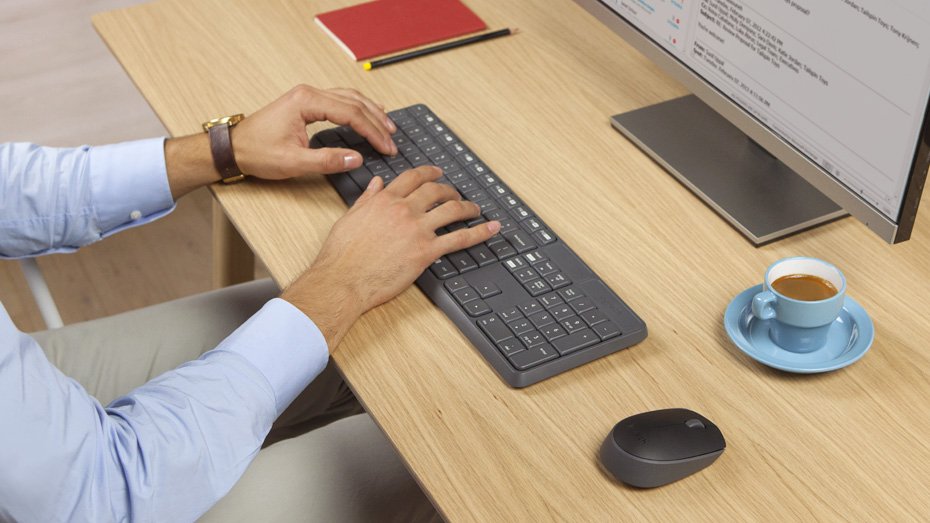 Logitech MK235 Wireless Keyboard and Mouse Combo 2.4 GHz With USB Receiver, 15 Function Keys - Image 3